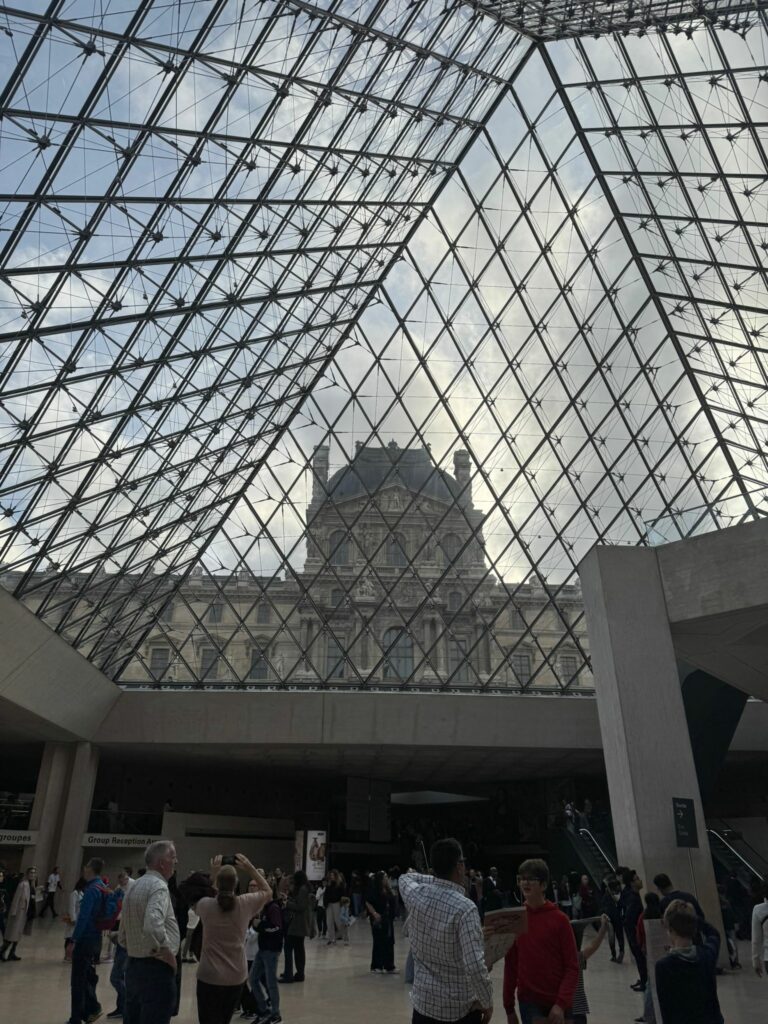 Des jeunes rennais en immersion au Louvre : l’art comme miroir du fait religieux